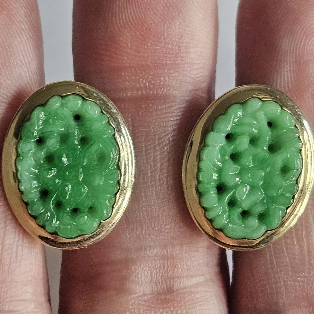 Antique Gold & Green Jade Flower Screwback Earrings - Picture 4 of 6